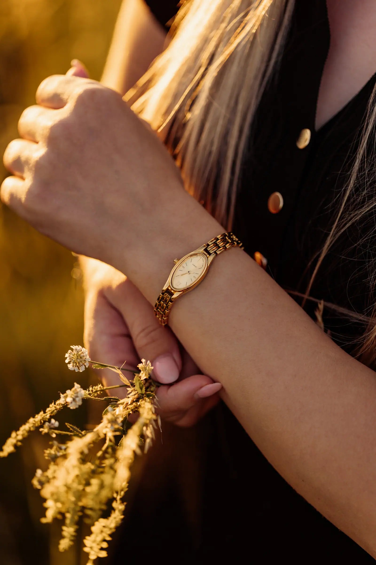 Orologio da donna Elarie Milano placcato oro 18K con design elegante e vintage