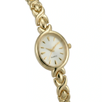 Dettaglio quadrante oro vintage con design minimal rétro – Orologio Clara Elarie Milano