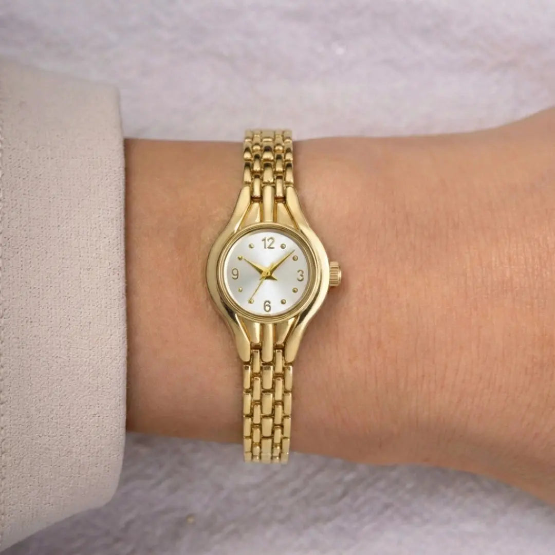 Orologio donna oro raffinato indossato al polso in stile vintage – Bianca Elarie Milano